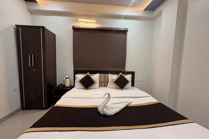 Room 10 of 15