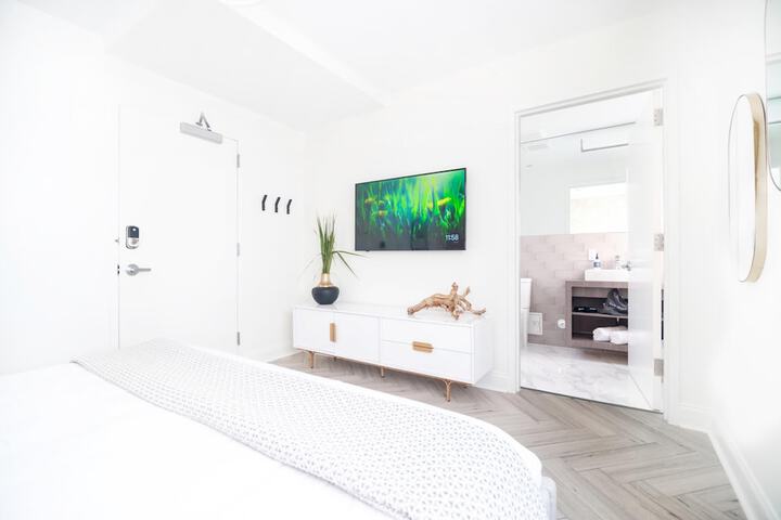 Deluxe King Bed Balcony (68 of 70)