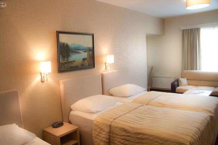 Room 9 of 46