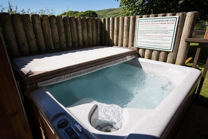 Hot Tub 143 of 150