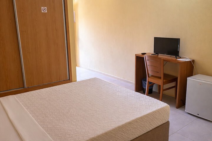 Room 11 of 18