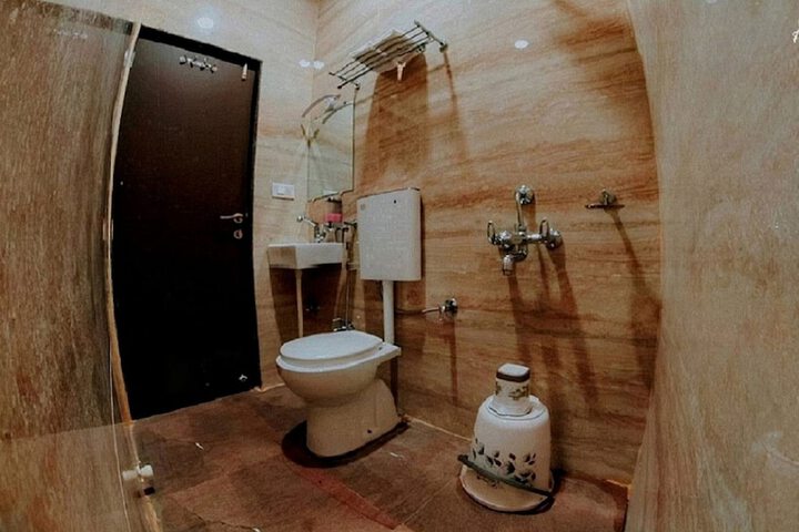 Room 8 of 17