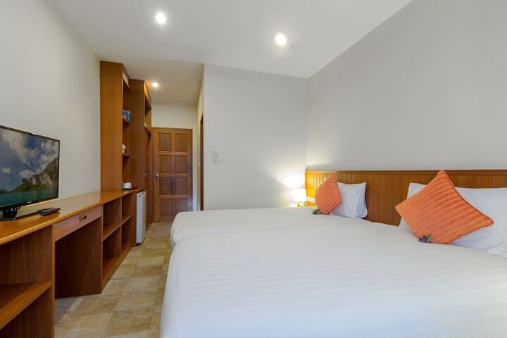 Room 3 of 37