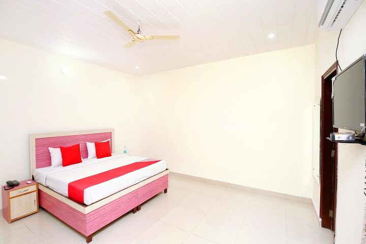 Room 12 of 20
