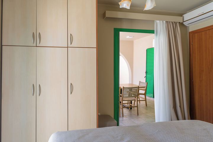 Room 28 of 312