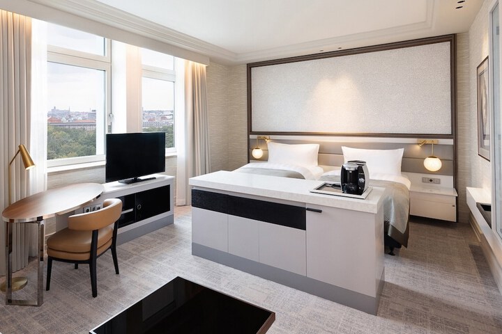 Room 43 of 457