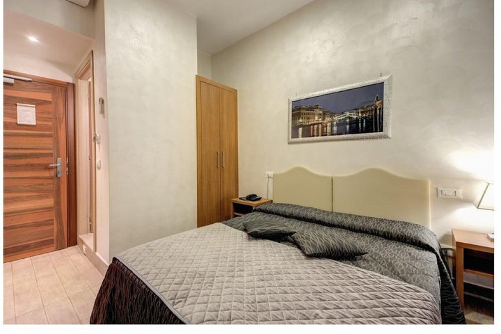 Room 2 of 8