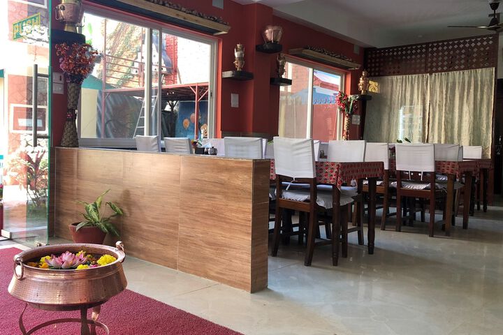 Dining 8 of 14