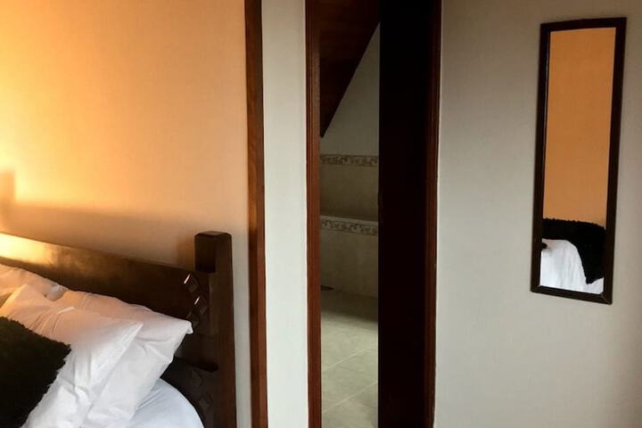 Room 2 of 85