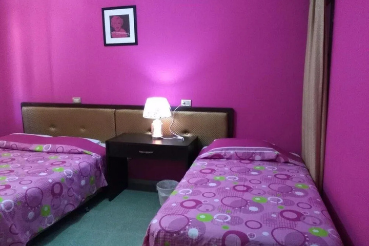 Room 6 of 8