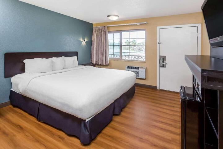 1 King Bed (20 of 20)