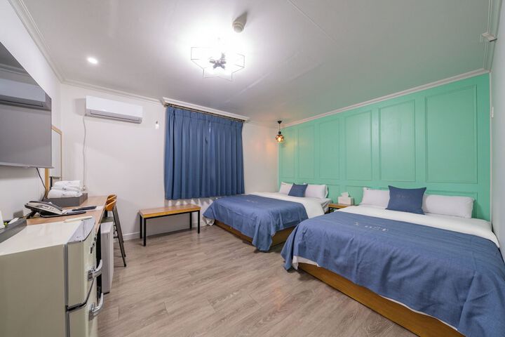 Room 6 of 20