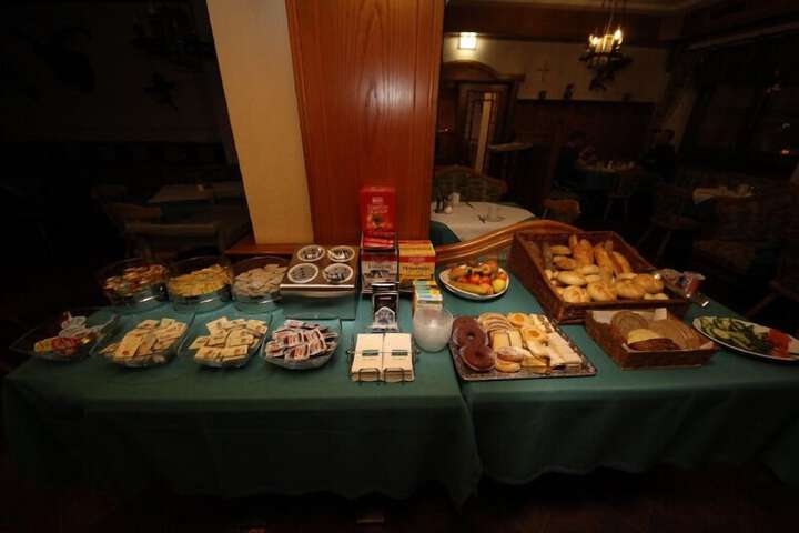 Dining 21 of 24