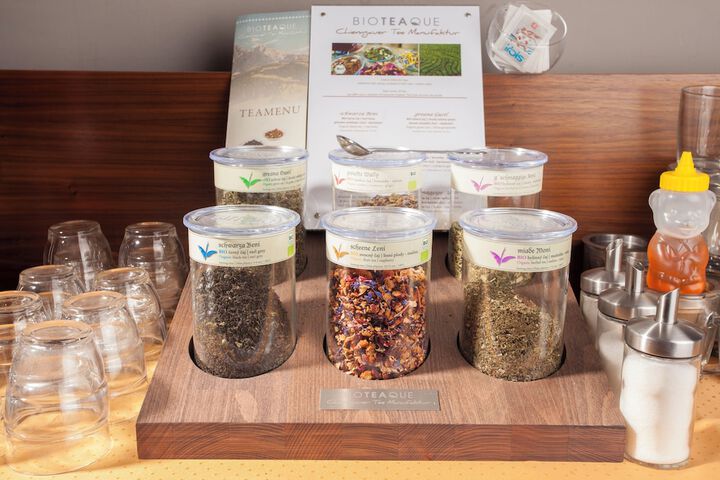 Dining 31 of 37