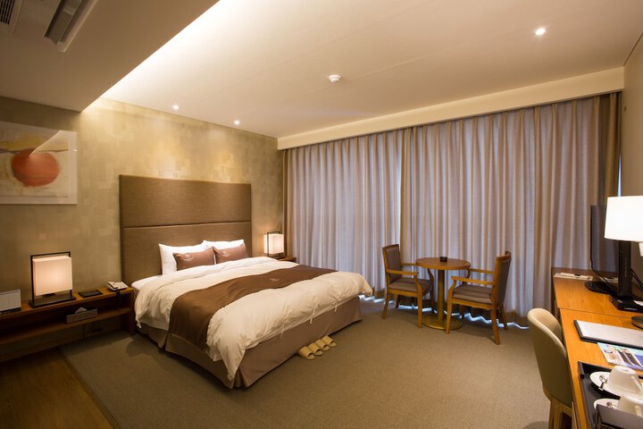 Room 32 of 145