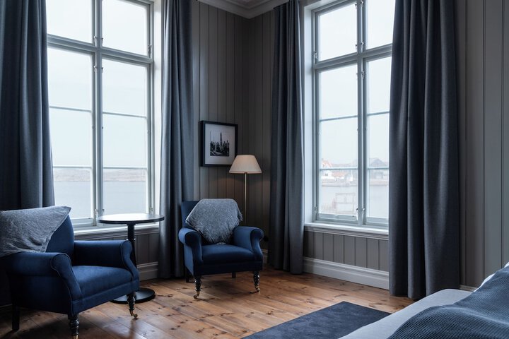 Room 3 of 44