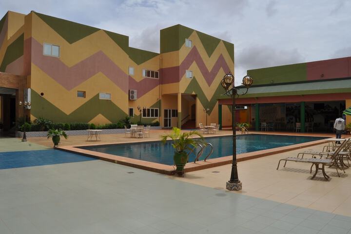 Pool 20 of 28