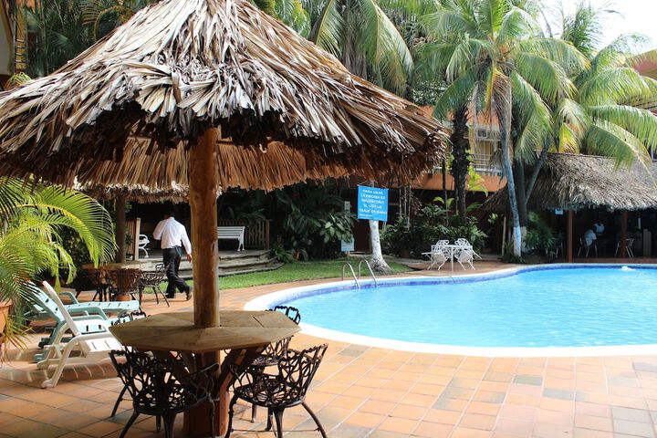Hotel Pool