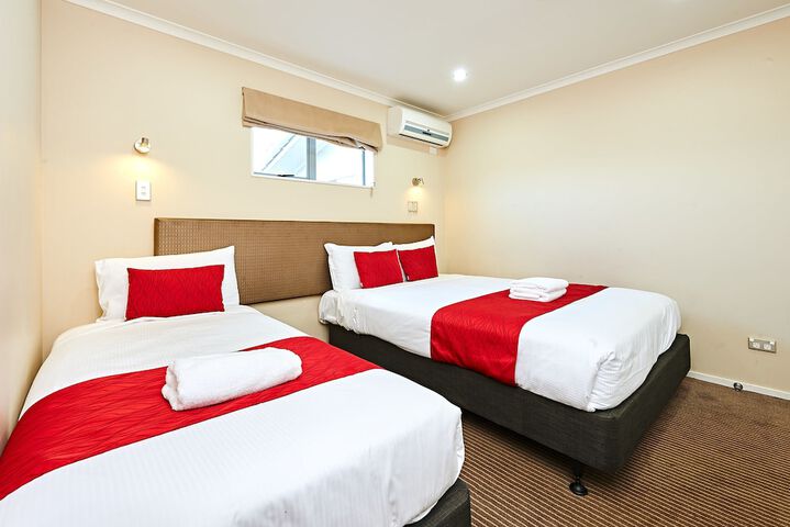 Room 6 of 34