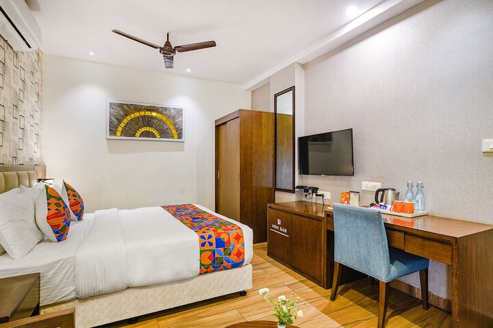 Room 16 of 34