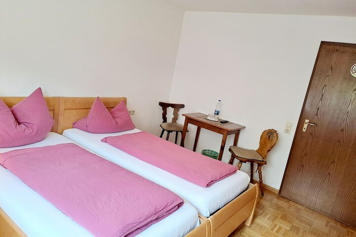 Room 6 of 19