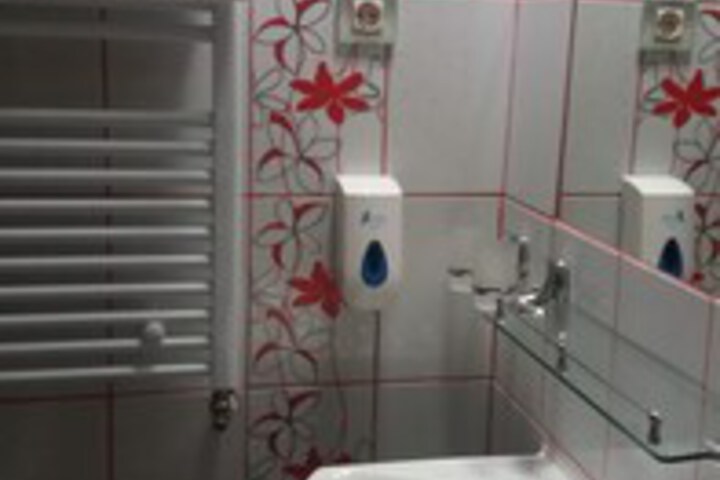 Room 6 of 28