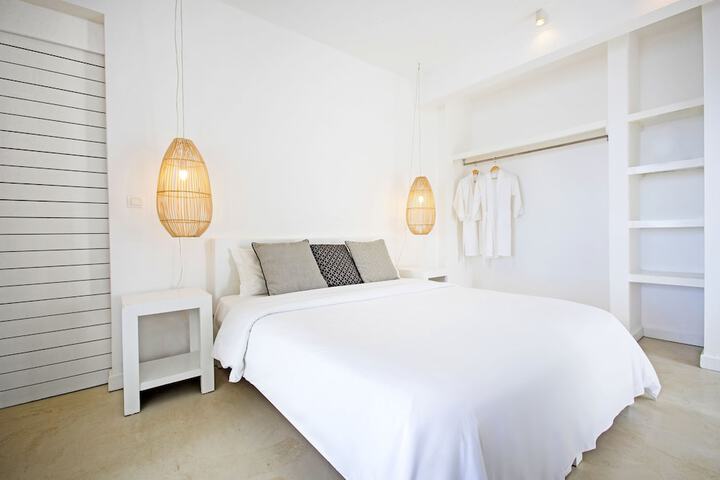 Room 4 of 97