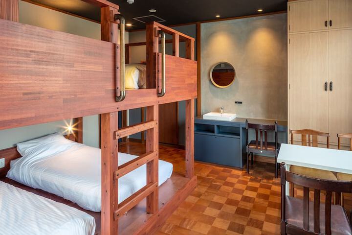 Room 27 of 60