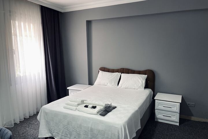 Room 12 of 16
