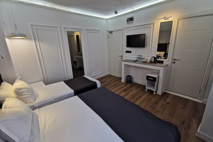 Room 9 of 85