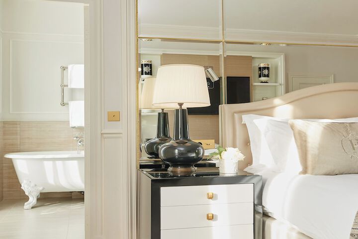 Room 52 of 139