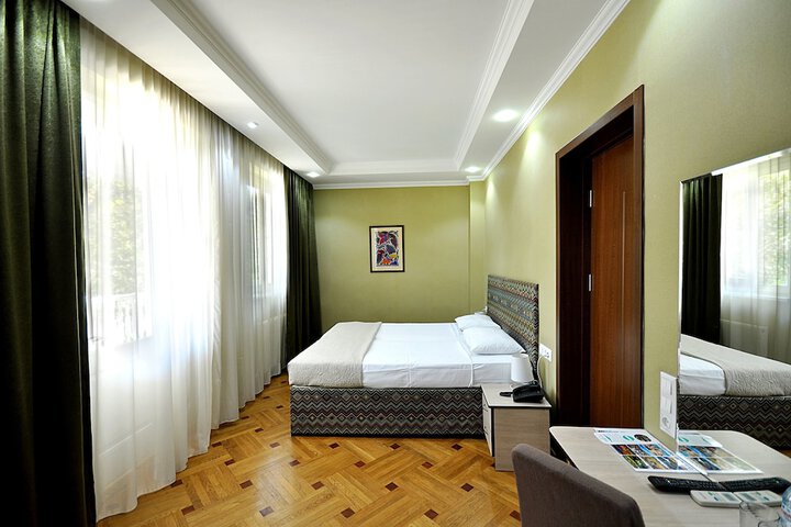 Room 6 of 37