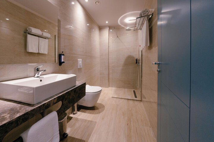Room 13 of 25
