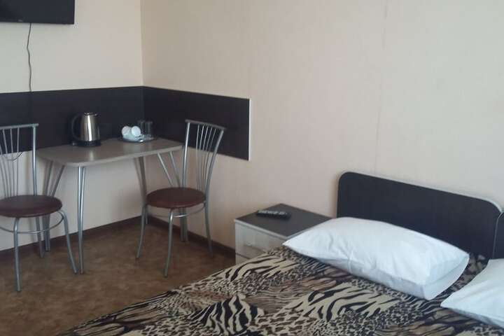 Room 10 of 18