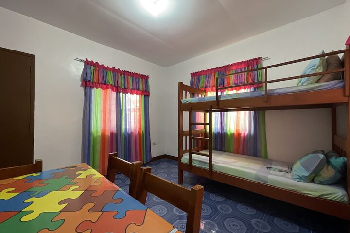 Room 12 of 200