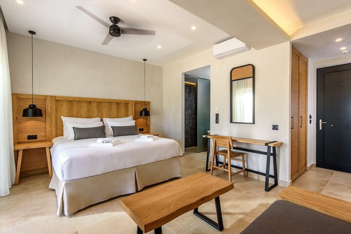Room 4 of 27
