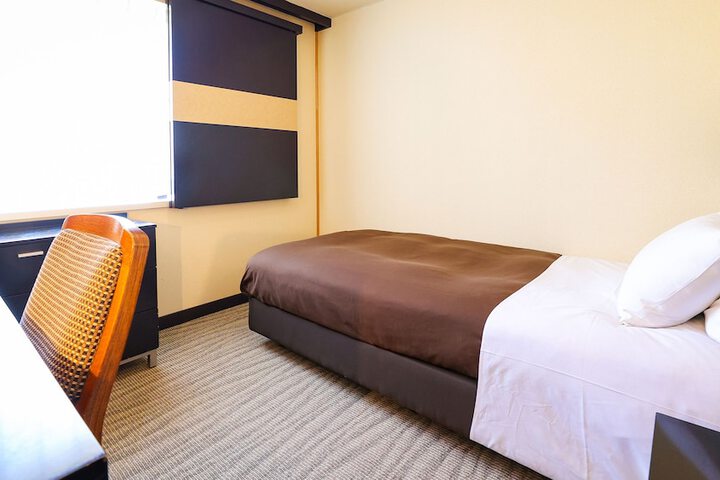 Room 4 of 42