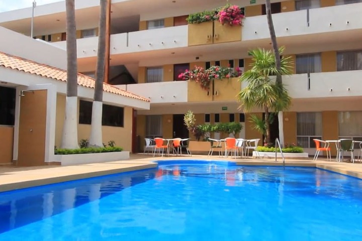 Pool Hotel