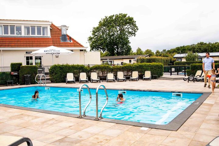 Pool 10 of 37