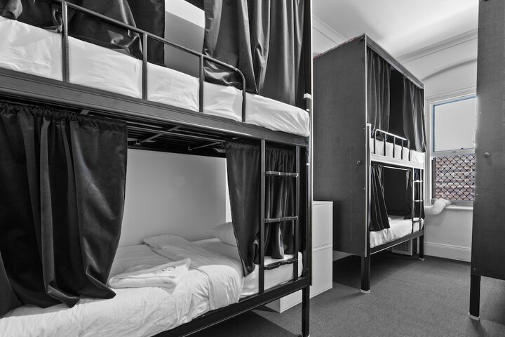 Room 13 of 40