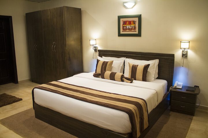 Room 18 of 42