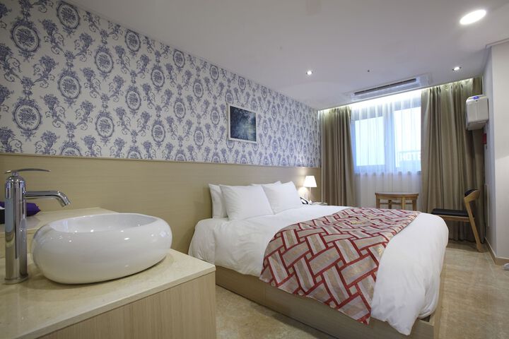 Room 16 of 78