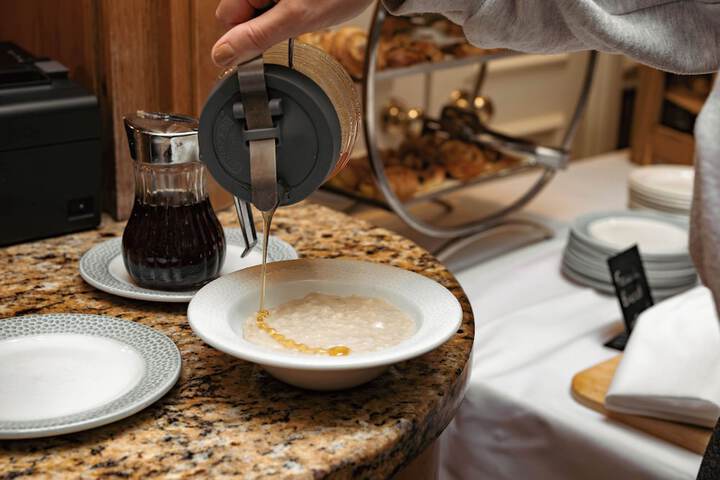 Breakfast/Coffee Service 105 of 123