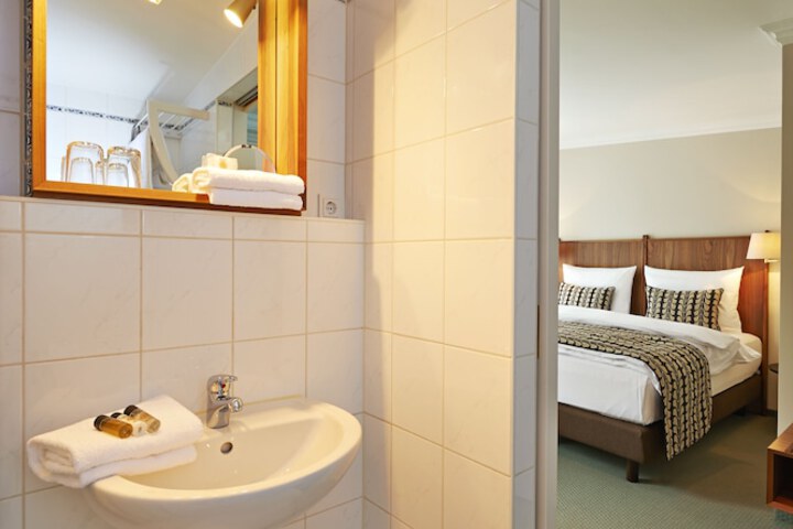 Room 42 of 85
