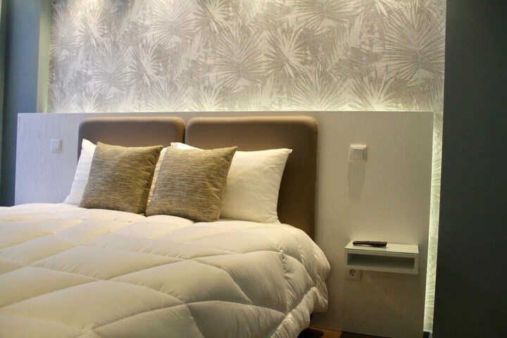 Room 17 of 38