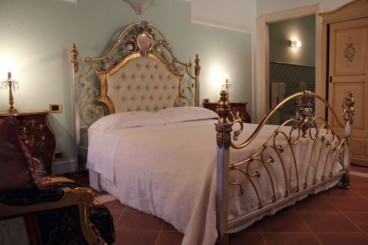Room 5 of 27