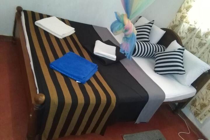 Room 2 of 6