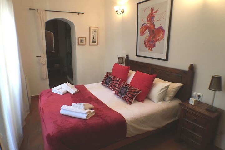 Room 8 of 33