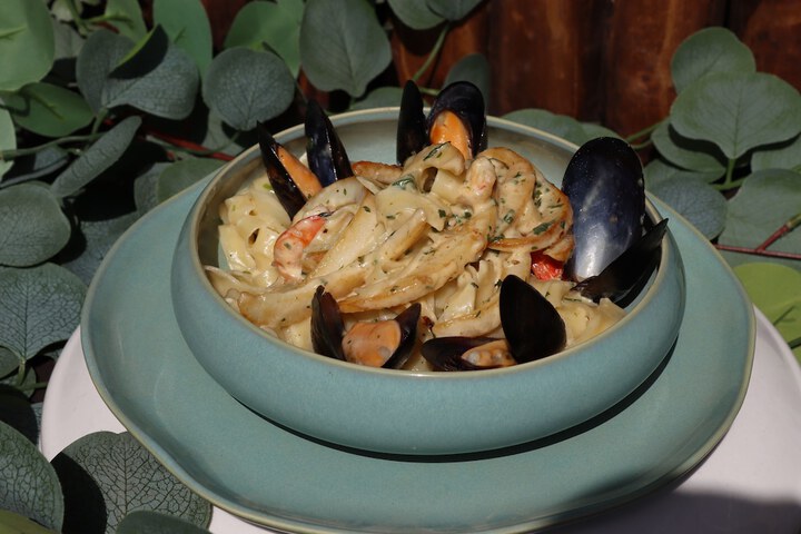 Dining 40 of 56
