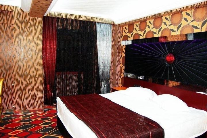 Room 18 of 18